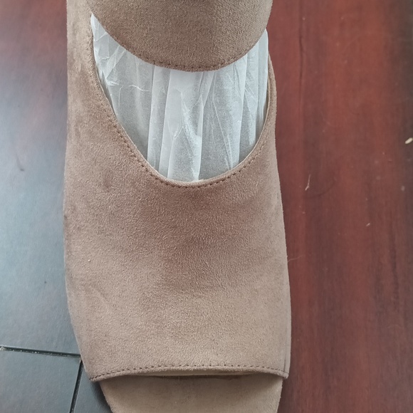 Adrienne vittadini cream heels size 10 NWOT - Picture 4 of 5